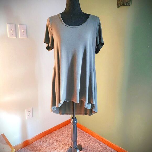 Torrid Super Soft Green Short Sleeve High Low Shirt Blouse Top Size 00 - Picture 1 of 4